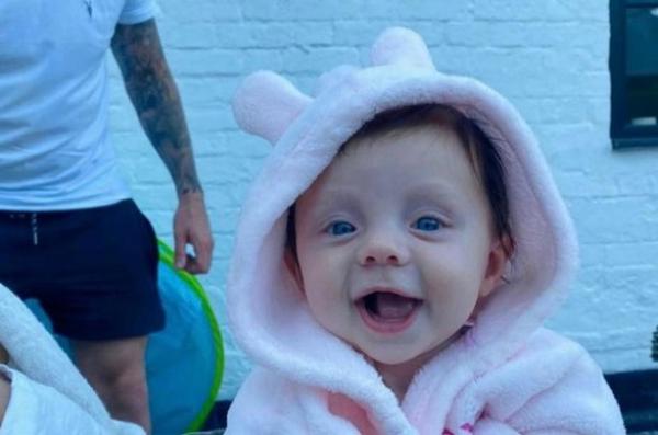 طفلة بريطانية تعاني من حالة صحية نادرة تحول أنسجتها إلى عظام